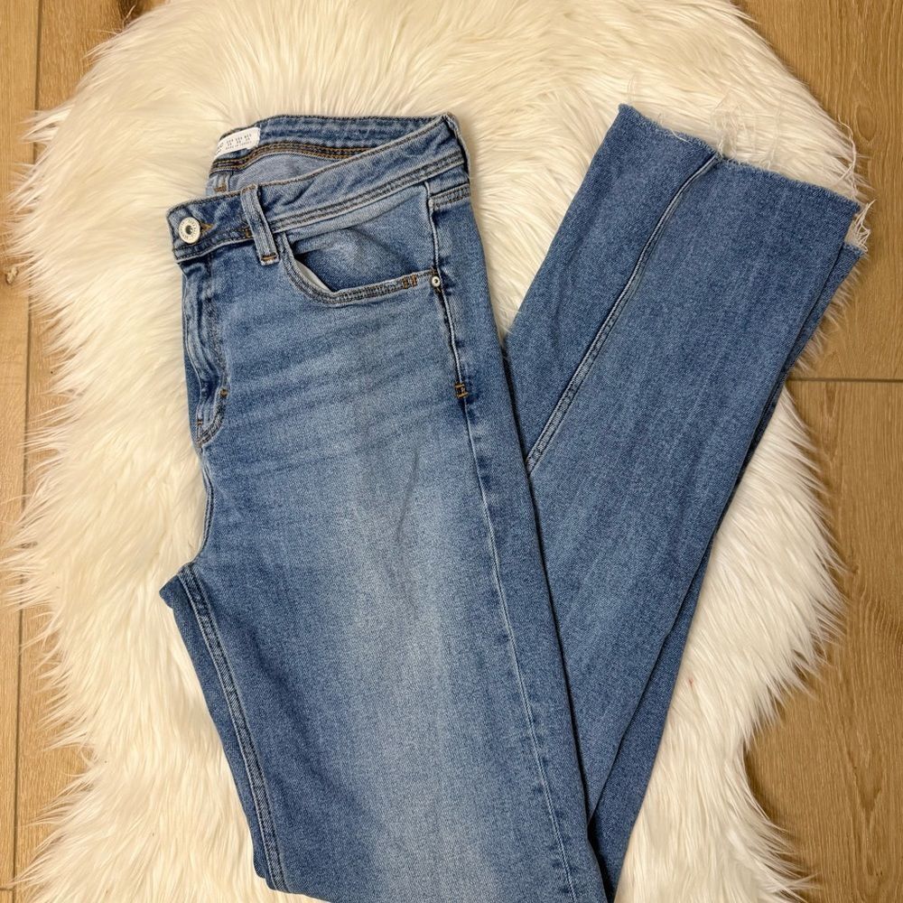 Zara Light Blue Straight Leg Fray Hem Jeans - Size 6